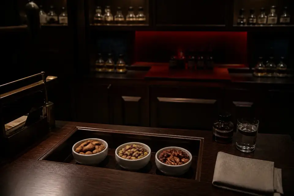 Cabina de catación con copas de nueces